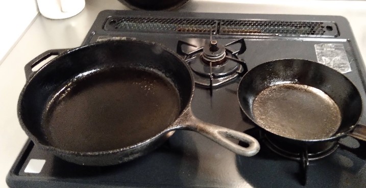 100年使えるロッジスキレットのお手入れ方法と必須アイテムを紹介します 32年までに自由を目指す夫婦のブログ